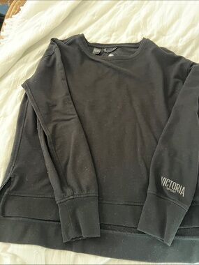 Victoria Sport Men's Black Crewneck Sweatshirt
